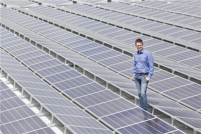 Durch die Stromproduktion der beiden Photovoltaik-anlagen am Standort Heuchelheim werden 10 % des Strombedarfs des Werkes abgedeckt. Bildquelle: Rinn Beton- und Naturstein GmbH & Co. KG