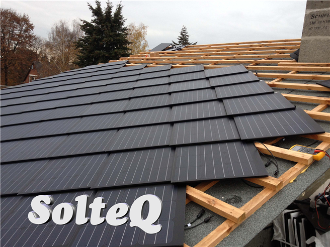 Das SolteQ-Dach ist günstiger, als jedes Tondach, denn es kostet Sie nichts, im Gegeteil: Es verdient Geld. © SolteQ