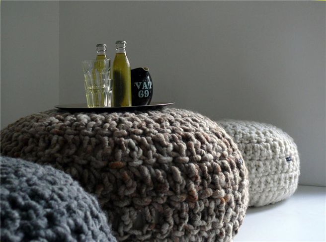 Grob gehäkelte Sitzkissen aus reiner Schafschurwolle © Monka