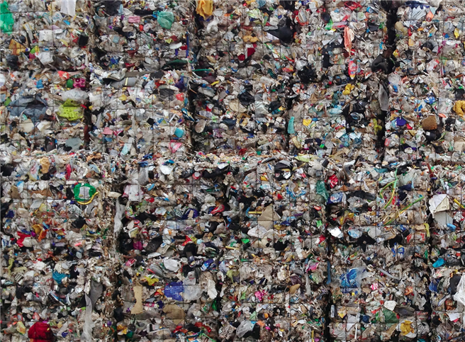 Während das Sammeln der Verpackungen und des Mülls hierzulande schon gut ­funktioniert sind das Thema Trennung der Fraktionen und vor allem die Wiederverwertung noch immer eine große Herausforderung. © DUH