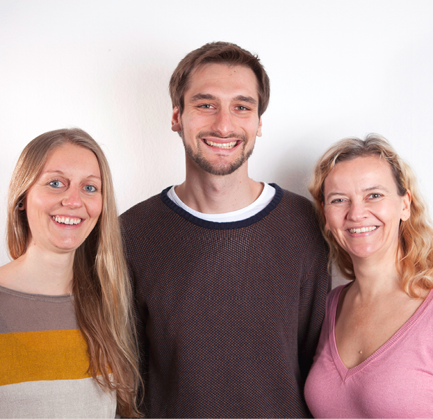 Gertrud Deckers, Brigitte Günther und Michael Lindlbauer packen CSR und gutes Essen in eine Feierabendtüte. © feierabendglu?ck