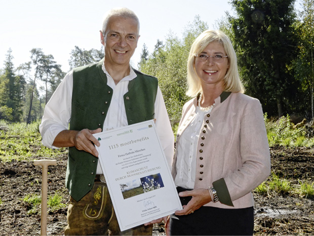 Wenn Landwirte, Politik und Unternehmen sich erfolgreich um den Aufbau von Humus kümmern, ist die Vergabe von C02-Zertifikaten eine mehr als gerechte Belohnung. © StMUG, Lederer / Hofbräu München