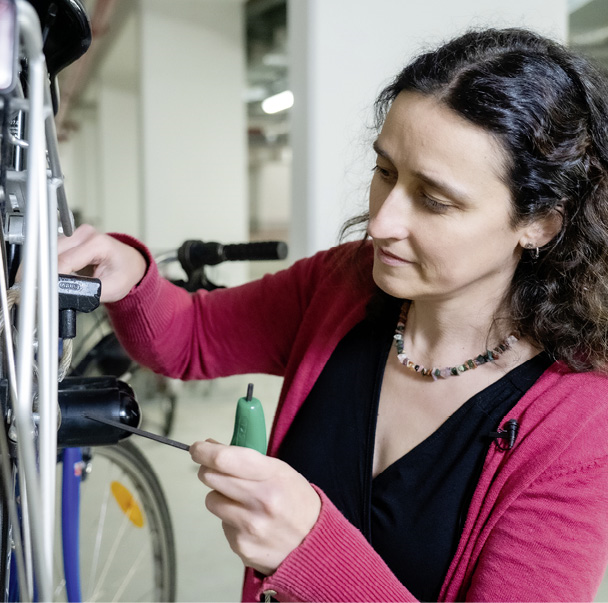 Natalia Astrin ist seit 2017 Fahrradkoordinatorin bei der GIZ in Bonn. © GIZ, Yves Itzek