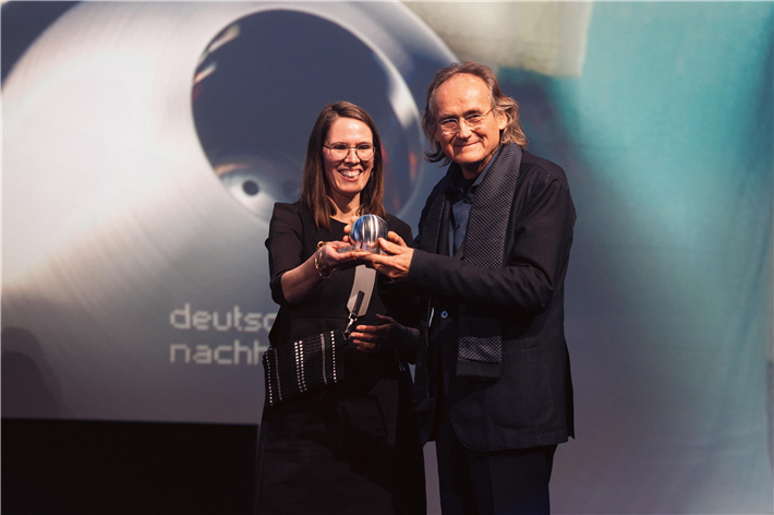 Freuen sich über den Deutschen Nachhaltigkeitspreis 2022: Gerhard Heid (Teil der Geschäfts-führung) und Rebecca Kramer (Marketing und erweiterte Geschäftsführung) von Sonett. © Dariusz Misztal