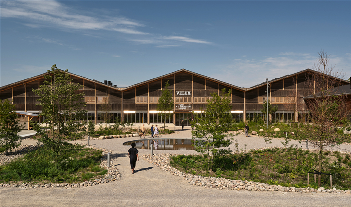 Innovation durch Synergien: Das heutige LKR Innovation House ist ein moderner Arbeitsplatz mit Büros, Laboren und Werkstätten für die Teams der Produktentwicklung. Die Arbeitsplätze sollen Zusammenarbeit und Kreativität fördern und Synergien schaffen, aus denen Innovationen entstehen.&copy; Adam Mork