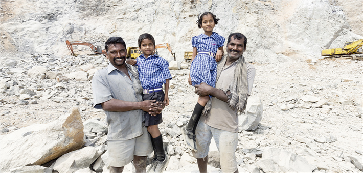 In Indien werden Schulen für Kinder gefördert, die sonst in Steinbrüchen schuften müssten. © Mary