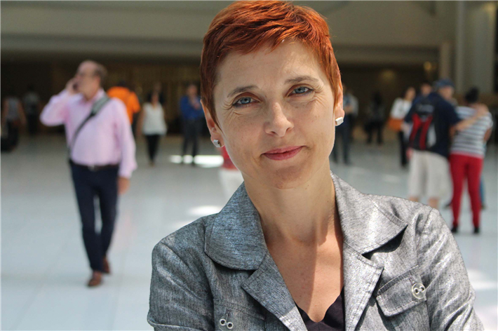 Heike Buchter ist Journalistin und Autorin mit Fokus auf Wirtschaft und Finanzen. Seit 2001 berichtet sie von der Wall Street und ist heute Auslandskorrespondentin für Die ZEIT in New York. 2020 erschien in Neuauflage ihr Buch 'BlackRock: Eine heimliche Weltmacht greift nach unserem Geld'. © new york germanpress