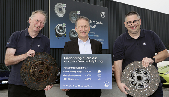 Das Nachhaltigkeits-Team von ZF Bielefeld freut sich über seine großen Erfolge in der Kreislaufwirtschaft. Zum Beispiel werden Kupplungsaggregate komplett wiederverwertet und nach dem C2C-Prinzip im technischen Kreislauf aufbereitet. © ZF.com