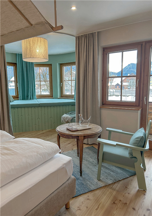 Individuell: Die upgecycelten Zimmer im Hotel Kogler erstrahlen in neuem Licht mit alten Möbeln. Preiswertes Upcycling schafft ein modernes Ambiente © Oberoesterreich Tourismus / Martin Fickert