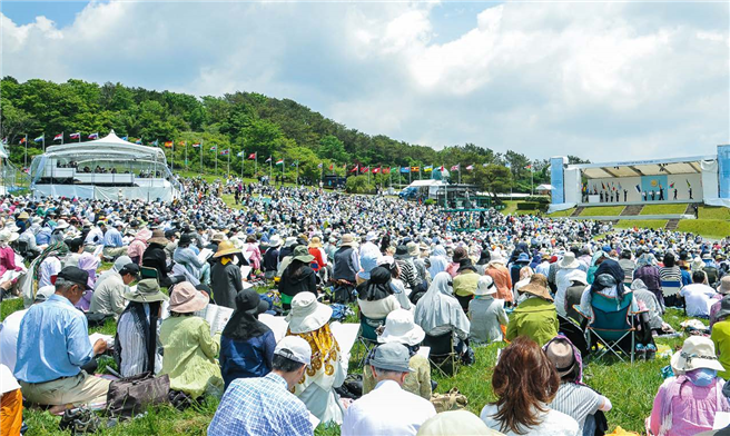 The participants of the Symposium are a diverse mix from all walks of life. They represent multiple disciplines, cultures and generations. © Tatsuru Nakayama