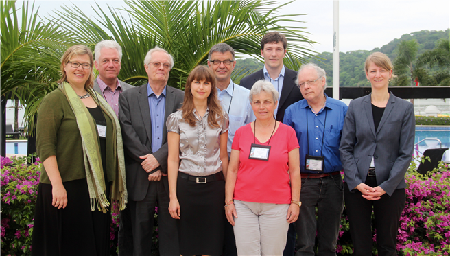 Teilnehmer der dt. Delegation, die in Panama City um die Neufassung von ISO-Normen rangen, waren u.a. (v.l.n.r.): M. Prox (IFU), T. Votsmeier (DGQ), Prof. Seifert (Uni Siegen), K. Wührl (DIN), Dr. Jäckel (BMU), Dr. Schmincke (PE), Prof. Mau (Uni Gießen), Dr. Nibbe (Umweltverbände), Dr. Vehring (VdTÜV) © ISO
