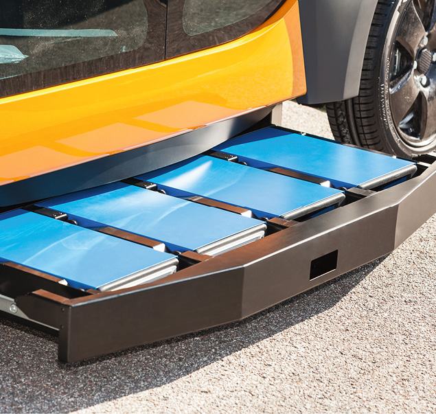 Geballte Ladung an Bord: Die Batterien sind in einer Schublade ­unter dem Auto gut zugänglich. ©Roding Automobile GmbH