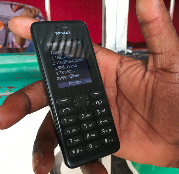 Handy statt Bankschalter: Kinderleicht und innerhalb weniger Sekunden wird der Geldverkehr abgewickelt. © WorldRemit Comms, flickr