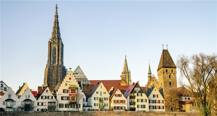  Ulm ragt nicht nur mit dem höchsten Kirchturm der Welt heraus, sondern auch mit seiner vorbildlichen Immobilienpolitik. © 123rf