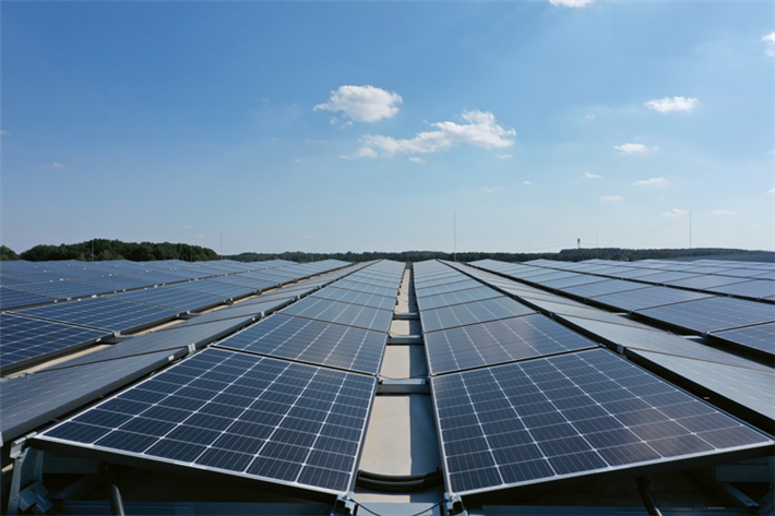 Ziel ist es, möglichst viel CO2-freien Strom vor Ort zu nutzen. Photovoltaik und E-Mobilität gehören zusammen. © Hanwha Q CELLS GmbH