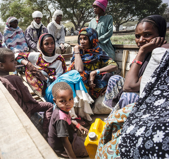 Besonders hart sind arme Menschen in Krisenregionen betroffen, denn Ihnen fehlen die Mittel sich auf die Reise in eine neue Heimat zu machen. // Foto: © UNHCR, Olivier Laban-Mattei
