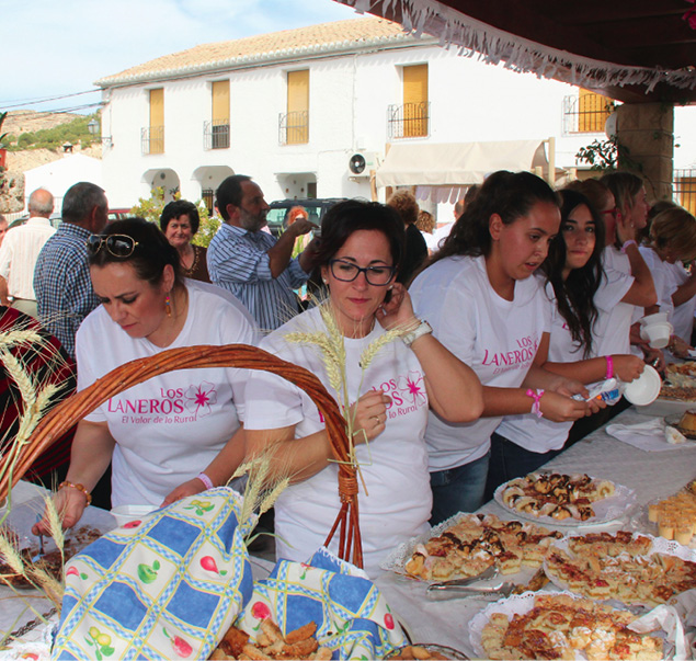 Erstes Mandelfest im Weiler Los Laneros 2016: Die Gegend ist berühmt für ihre kulinarischen Spezialitäten. ©Dietmar Roth