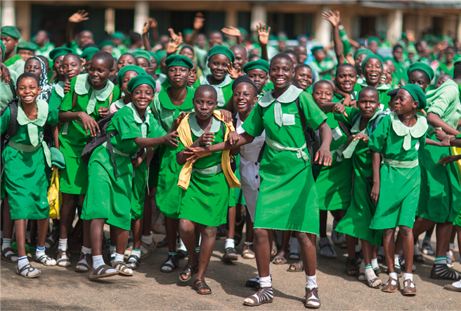 Junge Menschen brauchen eine gute Zukunft vor Ort. Deswegen sollten wir in Ernährungssicherung, Gesundheit, Bildung und Ausbildung sowie vor allem Arbeitsplätze investieren. © Thomas Imo, photothek.net