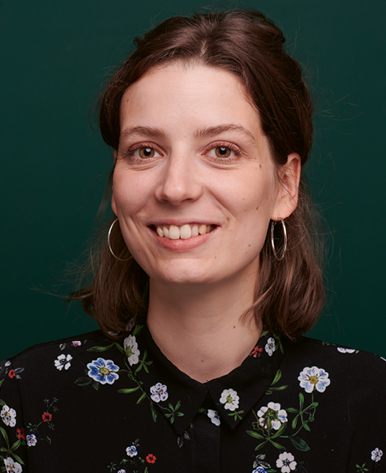 Bénédicte Herbout ist Mitgründerin von Climate Fresk Deutschland und Beraterin bei CHANGESthatMATTER. Sie leitet Klimaworkshops und setzte 2021 mit einer Fahrradtour zur COP26 ein Zeichen für Nachhaltigkeit. © Vincent Kleemann