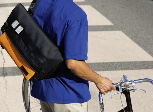 Circular Economy at it's best: Taschen aus gebrauchten Lkw-Planen, Sicherheitsgurten und Fahrradschläuchen. &copy; Freitag / Elias Bötticher