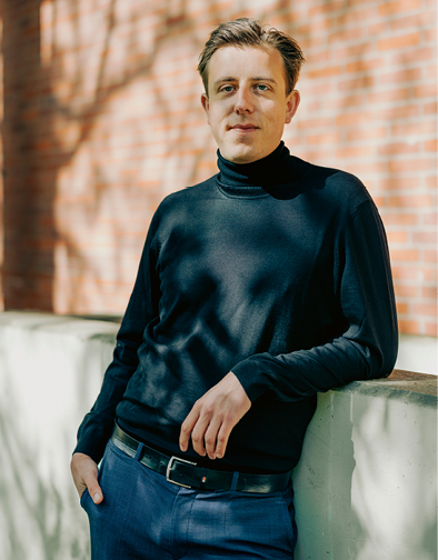 Till Kellerhoff ist Programmdirektor des Club of Rome und leitet den 'Reclaiming Economics Impact Hub' . Seit 2021 ist er zudem globaler Koordinator für Earth for all, eine internationalen Initiative, die den Systemwandel für eine gerechte Zukunft auf einem begrenzten Planeten beschleunigen soll. &copy; Lena Giovanazzi