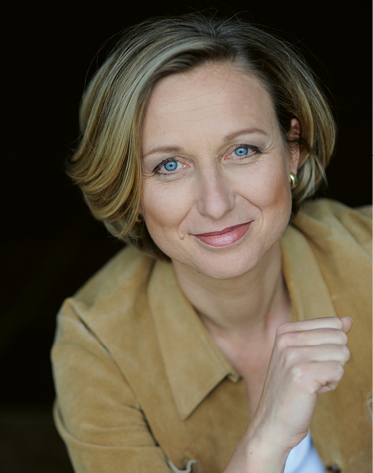 Martina Weinberger ist Vorsitzende von Climate Fresk und Executive Coach mit über 30 Jahren Erfahrung. Sie unterstützt Führungskräfte bei nachhaltigen Veränderungen und fördert durch Toguna Leadership nachhaltige Führung und Diversity. © Martina Weinberger