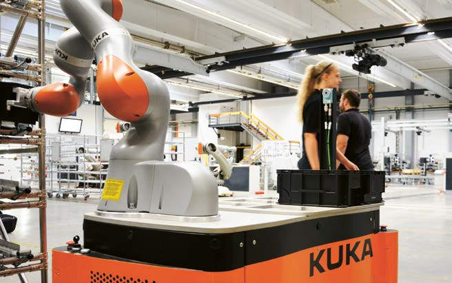 Trotz digitaler Helfer, und obwohl Maschinen bereits direkt mit Maschinen kommunizieren, werden Menschen nicht arbeitslos. Es besteht jedoch ein zunehmend hoher Qualifizierungsanspruch. © KUKA Aktiengesellschaft