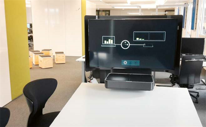 Digitale Benches und kreative Arbeitsbereiche mit beschreibbaren Wänden unterstützen die agilen Arbeitsformen. © Commerzbank AG