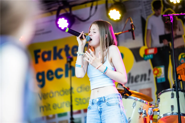 Die Band ROCKYTRIO und der Popchor der Musikschule Frankfurt gewannen mit ihrem Lied 