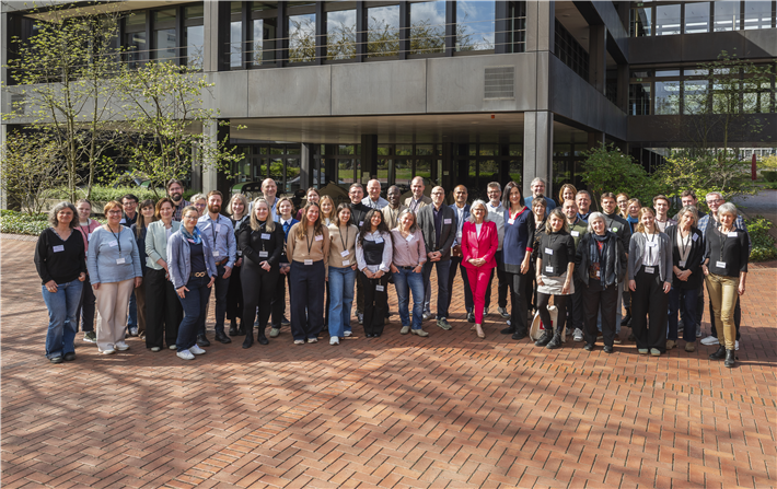  In den Räumlichkeiten des Bundesministerium für wirtschaftliche Zusammenarbeit und Entwicklung in Bonn kamen kürzlich die Juror*innen des Schulwettbewerbs zusammen. &copy; Engagement Global/David Ertl 