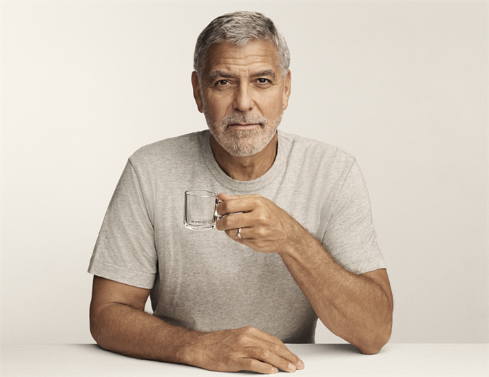 Mit der 'The Empty Cup'-Kampagne wird George Clooney, der langjährige Markenbotschafter von Nespresso, zum ersten Mal mit einer leeren Tasse anstelle seines Markenzeichens, dem Nespresso Kaffee, abgebildet. © Nespresso