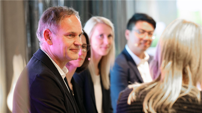 Oliver Blume, Vorstandsvorsitzender der Dr. Ing. h.c. F. Porsche AG © Diversity-Talk, Porsche Brand Store, Stuttgart, 2024, Porsche AG