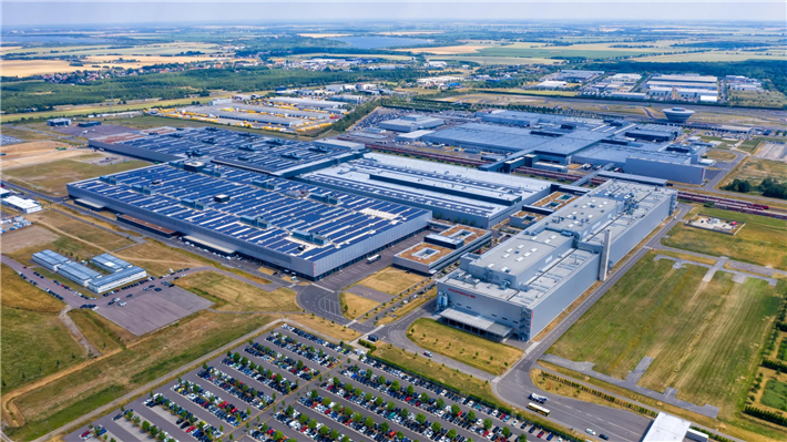 Das Porsche-Werk in Leipzig nahm 2002 als zweiter Porsche-Produktionsstandort neben dem Stammsitz in Stuttgart-Zuffenhausen die Produktion auf. © Porsche
