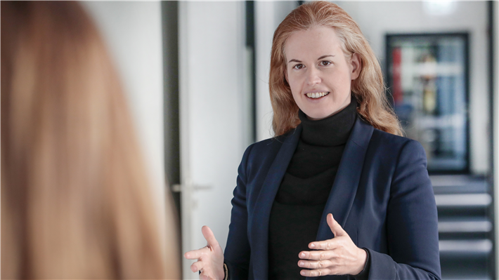 Projektleiterin Dr. Johanna Heinrich arbeitet als ESG-Managerin bei Porsche. © Porsche AG