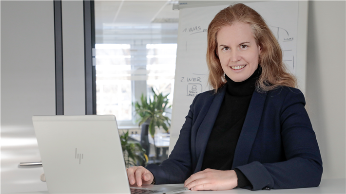 Projektleiterin Dr. Johanna Heinrich arbeitet als ESG-Managerin bei Porsche. © Porsche AG