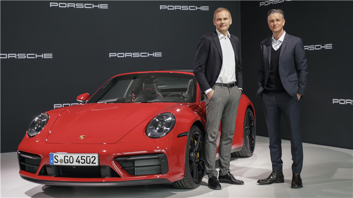 Oliver Blume, Vorstandsvorsitzender der Porsche AG, Lutz Meschke, Stellvertretender Vorstandsvorsitzender und Vorstand für Finanzen und IT der Porsche AG, l-r, Jahrespressekonferenz, 2022, Porsche AG