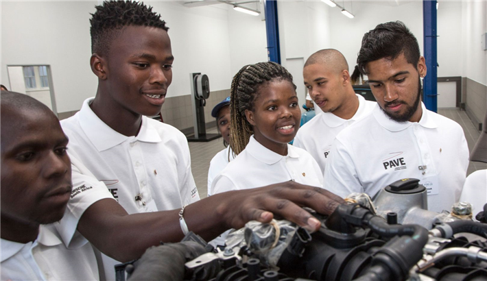 Partner der Gesellschaft &copy; 2023, Porsche AG