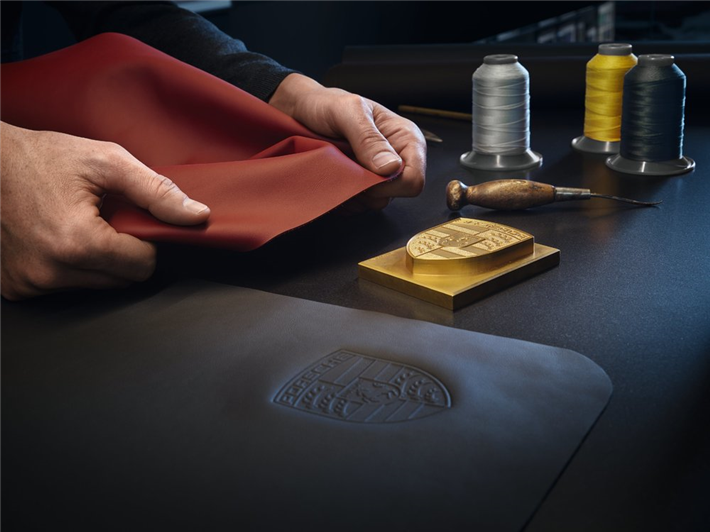 Porsche setzt sich für nachhaltigere Leder-Beschaffung ein. © Porsche AG