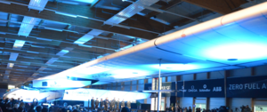 Vorhang auf für ein visionäres Projekt: Die neue 'Solar Impulse 2' wurde in der Schweiz offiziell vorgestellt. Das Ultraleichtflugzeug soll 2015 erstmals komplett ohne Treibstoff die Erde umrunden. 
