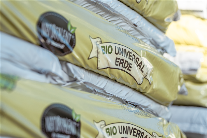 Bis 2025 stellt toom das gesamte Erdensortiment auf torffreie Alternativen um. © toom 