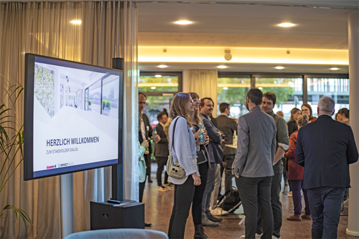 Rund 50 Teilnehmende aus den Bereichen Wirtschaft, Wissenschaft und Beratung tauschten Erfahrungen, Erwartungen und Lösungsansätze aus. © toom Baumarkt 