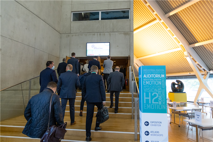 Teilnehmer und Vortragende von internationalem Renommee begegnen sich beim Forum Hydrogen Business For Climate adressiert © Forum Hydrogen Business for Climate