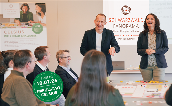 Zwischen Spielbrett und Strategie: Prof. Dr. Julika Montecinos und Prof. Dr. Frank Kramer leiten die Teilnehmenden der 'CELSIUS - 2-Grad-Challenge' durch ein interaktives Zukunftslabor nachhaltiger Unternehmensentscheidungen. &copy; SCHWARZWALD PANORAMA / Christian Paulo