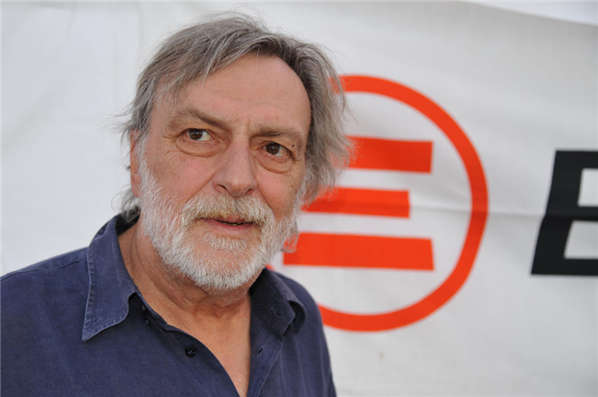 Gino Strada: „...für die Schaffung hervorragender medizinischer und chirurgischer Nothilfe für die Opfer von Konflikt und Ungerechtigkeit und für seinen furchtlosen Einsatz gegen die Ursachen von Krieg.” © EMERGENCY