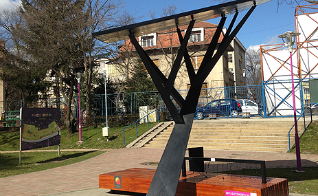 Der erste Solarbaum ging im rumänischen Temeswar ans Netz. © Deutsche Telekom AG