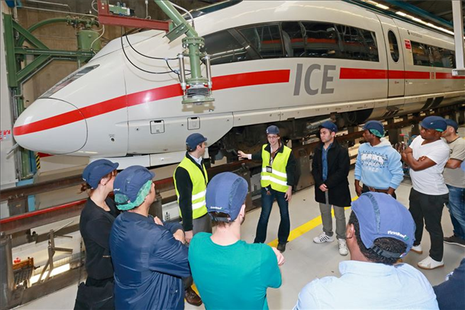 Die Deutsche Bahn (DB) startet in Bayern als eines der ersten deutschen Unternehmen ein Qualifizierungsprogramm für Flüchtlinge mit Berufserfahrung. © Uwe Miethe