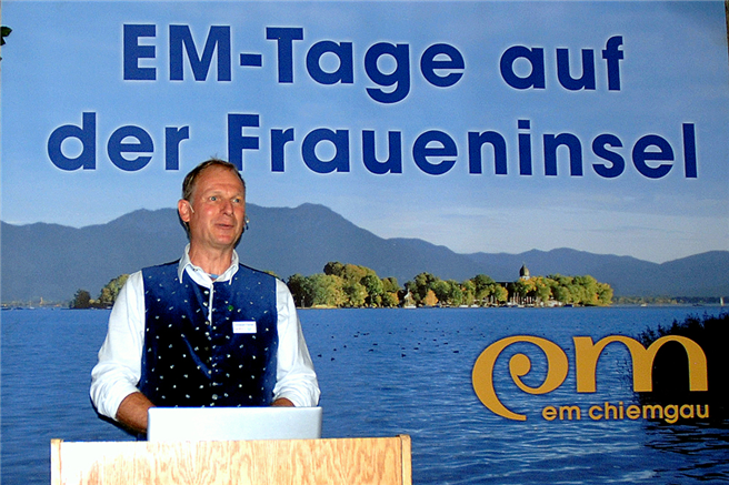 Der Geschäftsführer Christoph Fischer hat gemeinsam mit Praktikern und Unternehmen aus der Region Chiemgau eine Reihe von EM-Produkten und -Anwendungen entwickelt. © Christoph Fischer GmbH
