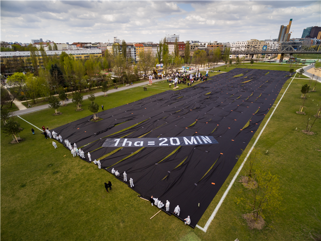 Nur EIN HEKTAR - Installation in Berlin. Nachher.