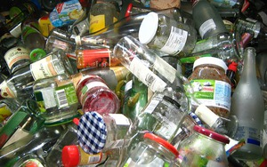 Wertstoffe wie Glas können durch Mülltrennung recycelt werden, so konnte die Gemeinde Mettlach beispielsweise ihr Pro-Kopf-Aufkommen von Restmüll auf 126kg senken. © pixabay.com