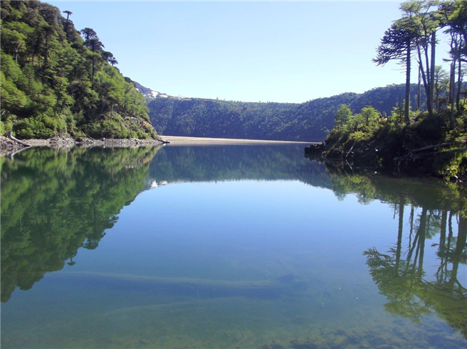 Der Laguna Blanca in Chile ist der Wasserspeicher der Farmen 'Fundos' © WeltGrund AG